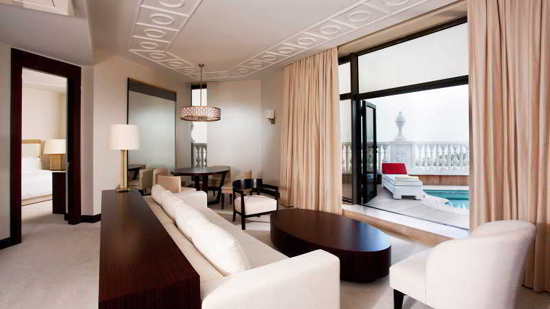 Sheraton Batumi Hotel Exterior foto A suite at the Wynn